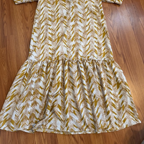 Falling Flower Yellow White Abstract Patterned Dress Size S NWOT - Picture 2 of 7